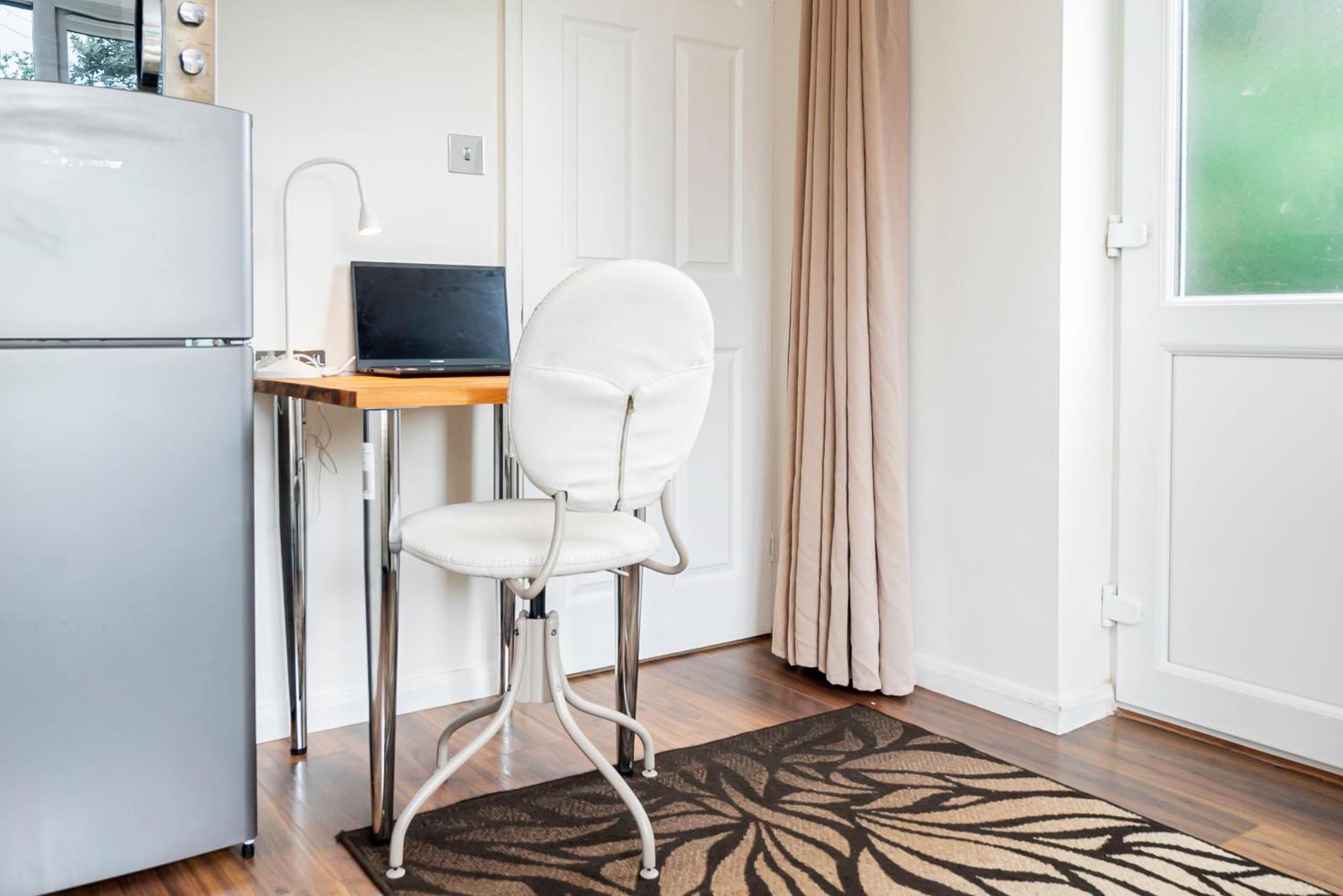 Earley Luxury Ensuite Room With Private Entrance Reading Exterior photo