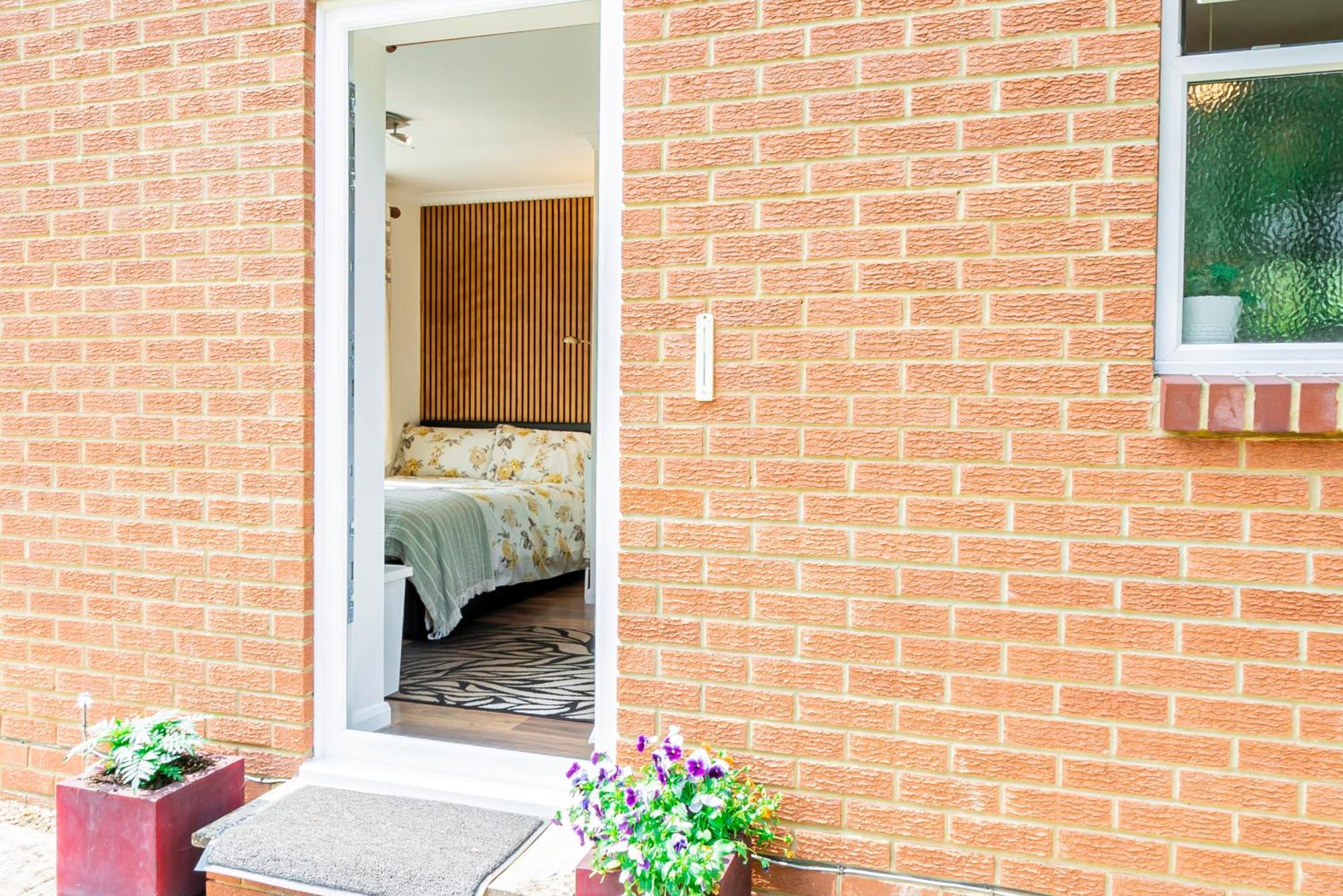 Earley Luxury Ensuite Room With Private Entrance Reading Exterior photo