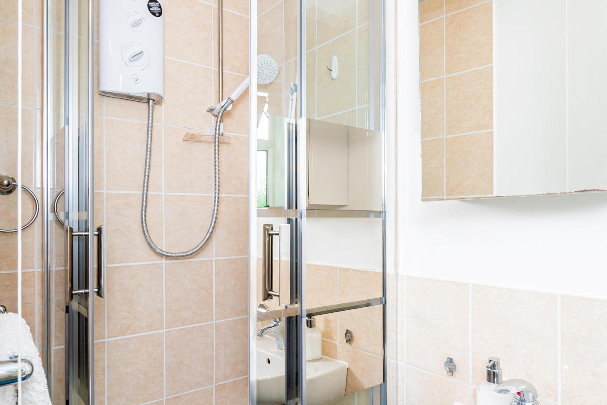 Earley Luxury Ensuite Room With Private Entrance Reading Exterior photo